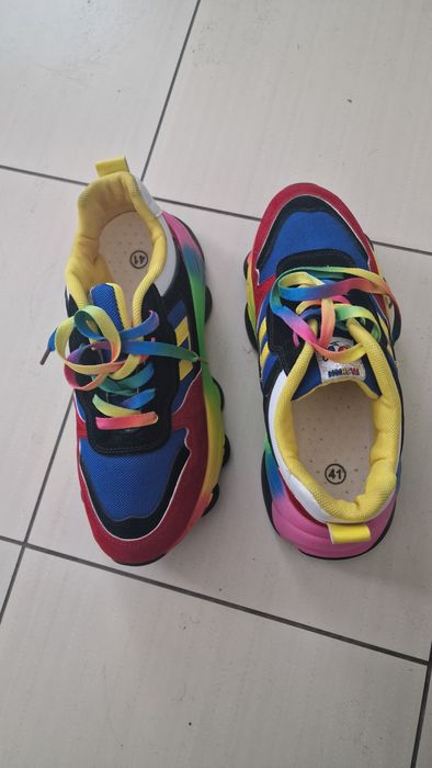 Кросівки нові. Розмір 41. Двіна устілки 25 см