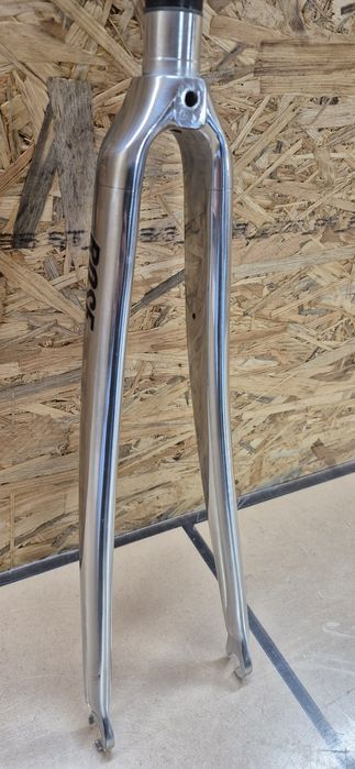 Sztywny Widelec Rose 28" chromowany.