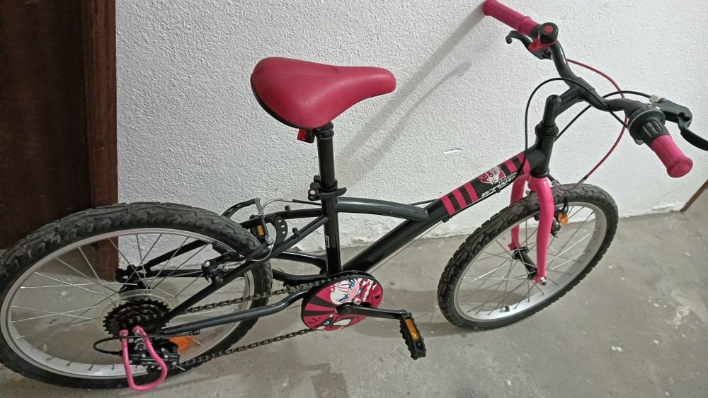 Bicicleta menina regulável em óptimo estado 55€