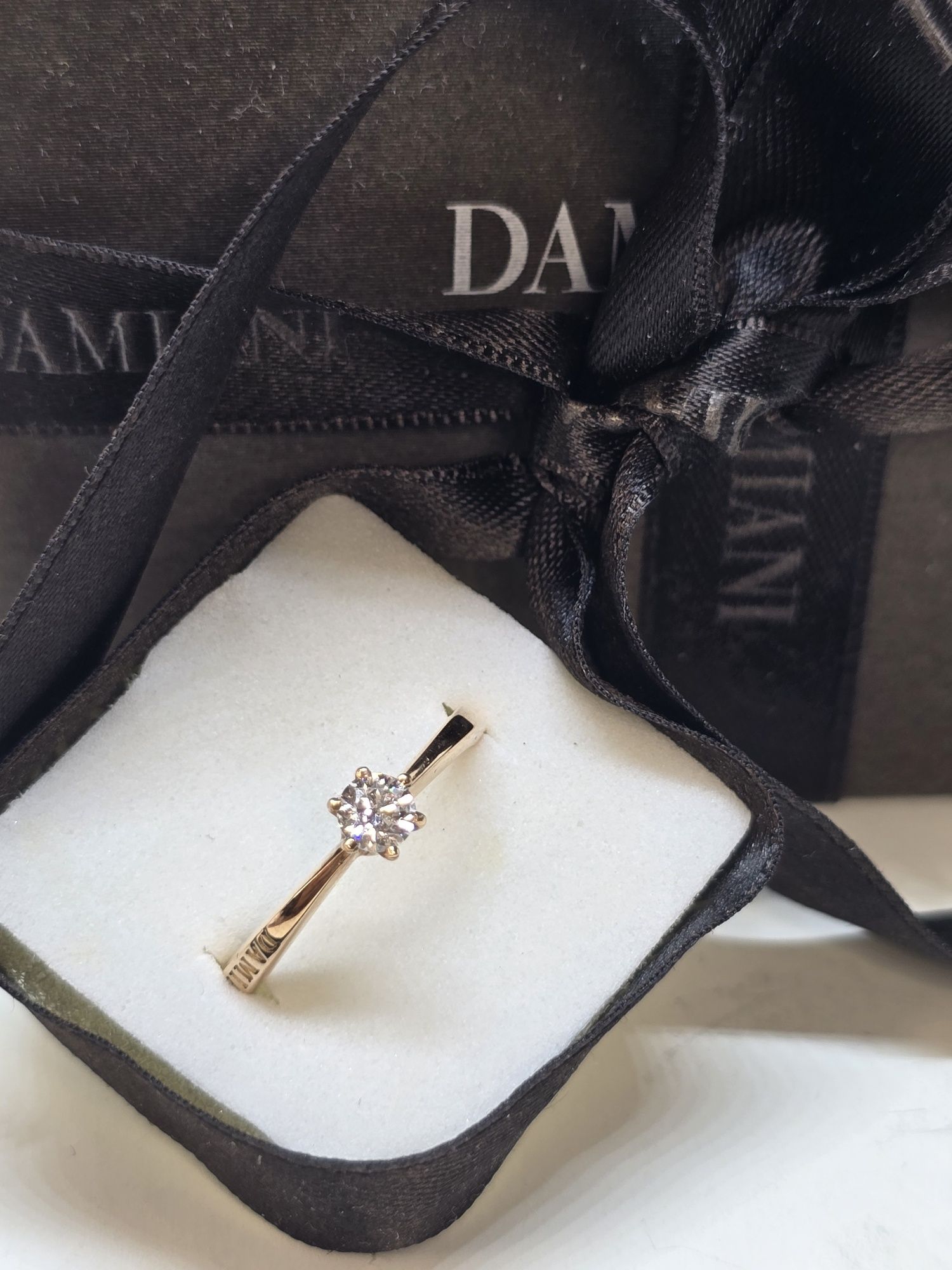 Damiani каблучка з діамантом