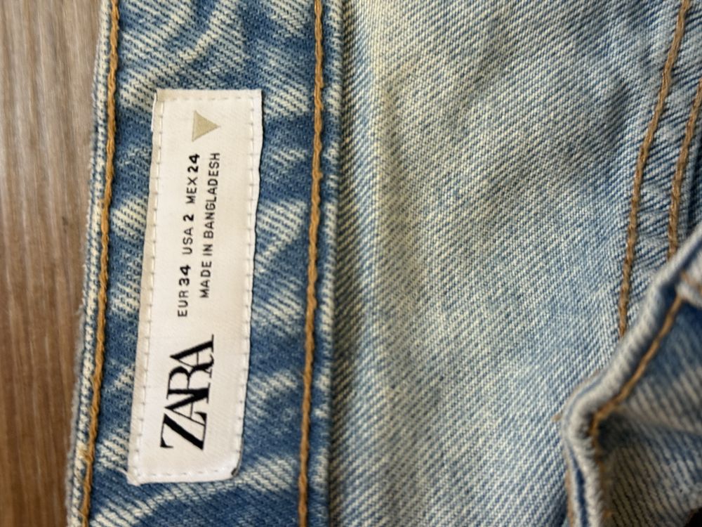 Жіночі шорти zara в розмірі S