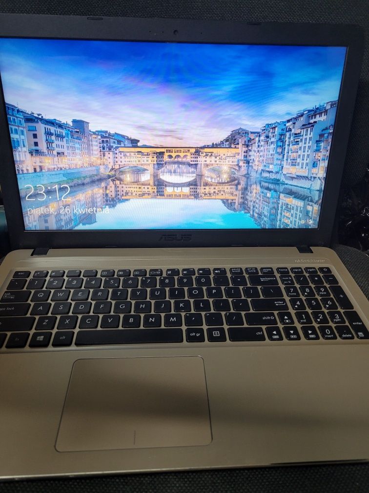 Laptop ASUS R540S