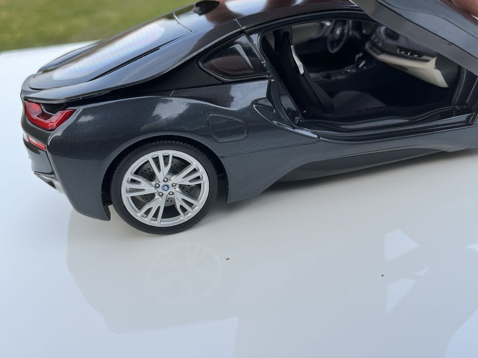 Bmw i8  Paragon  1 18  stan idealny