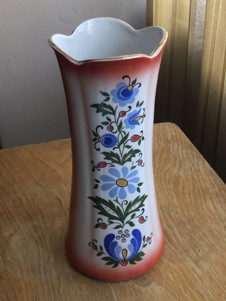 Porcelanowy wazon lubiana