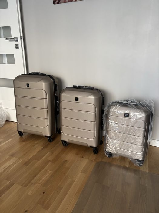 Nowa walizka podróżna