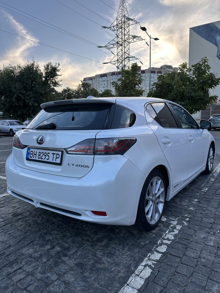 Lexus CT200h 2012 год