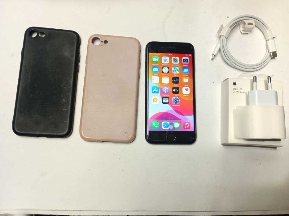 Класний iPhone 7 на 128Gb Black телефон смартфон Айфон 7 A1778 АКБ 77%