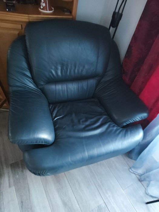 Sofá de pele azul marinho