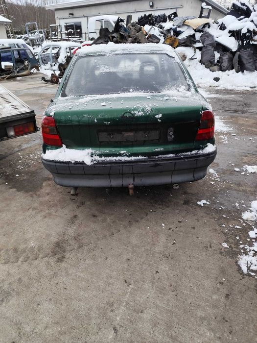 Posiadam czesci opel astra f  sedan  1.4  8v