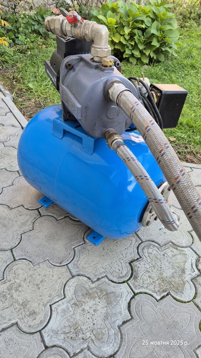 Гідрофор, водяний насос, насосна станція.