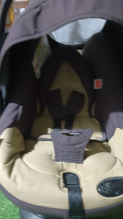 Vendo carrinho de bebe e acessórios