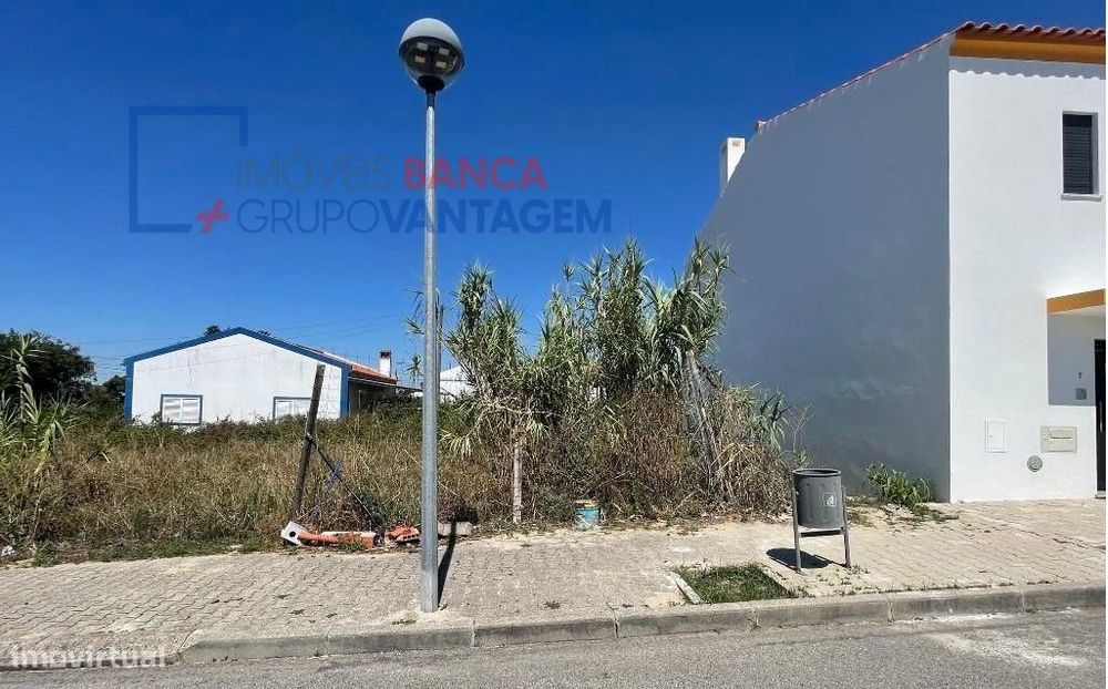 Lote de terreno urbano em Fortios, com 180,34m², destinado à constr...
