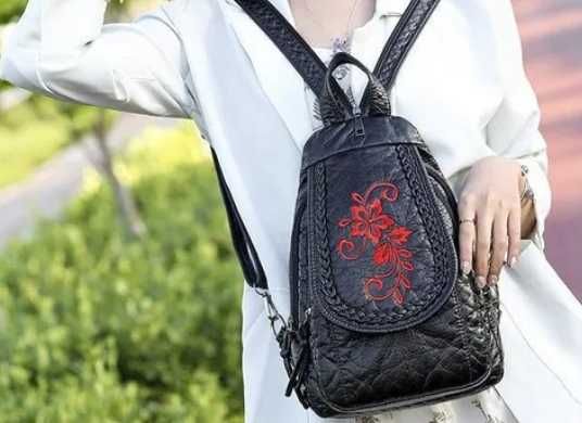 Vintage czarny plecak damski ozdobiony haftem kwiatowym lotosu
