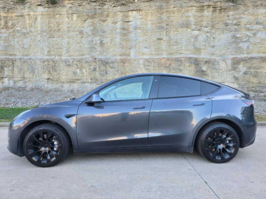 Tesla Model Y      2021