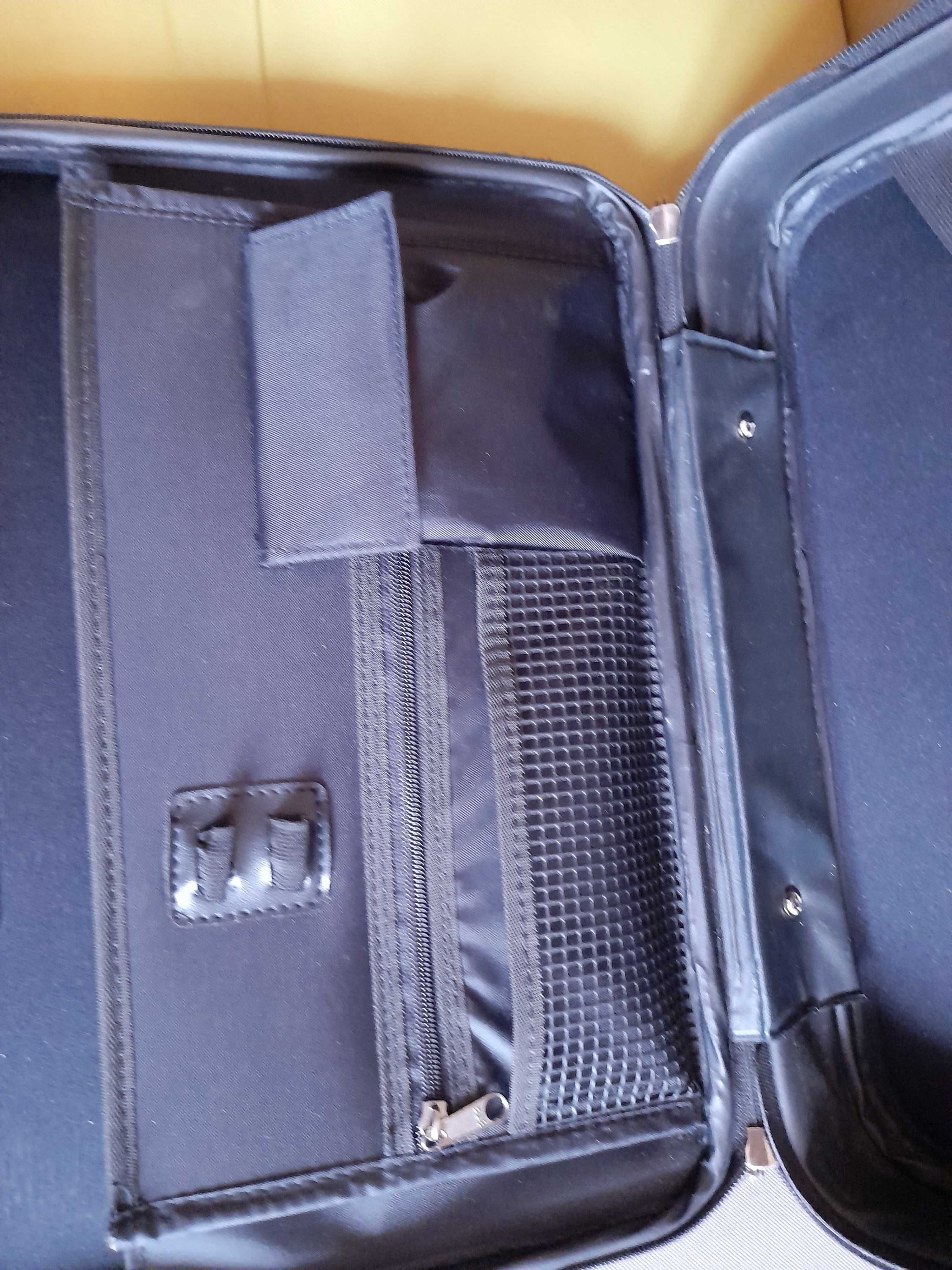 Aktówka nie tylko na laptopa, wielofunkcyjna