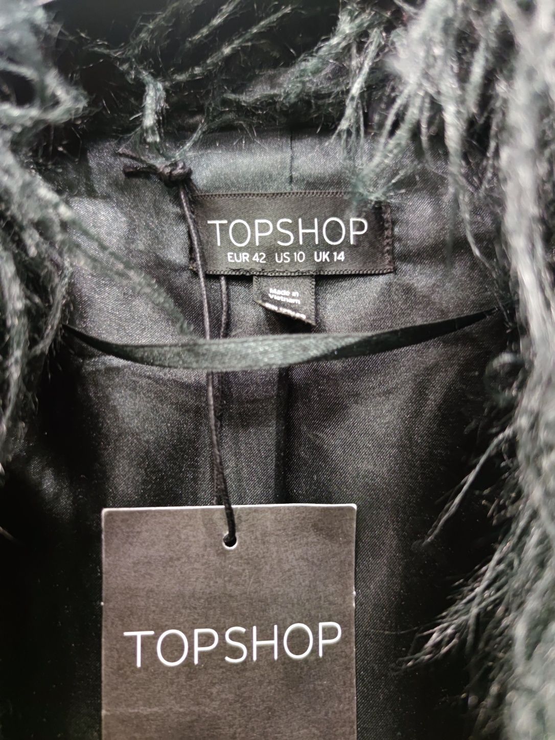 Ciemnozielone sztuczne futro Topshop. Nowe, a 100 zł TANIEJ niż w skle