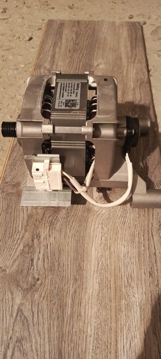 Silnik z pralki Ariston hotpoint