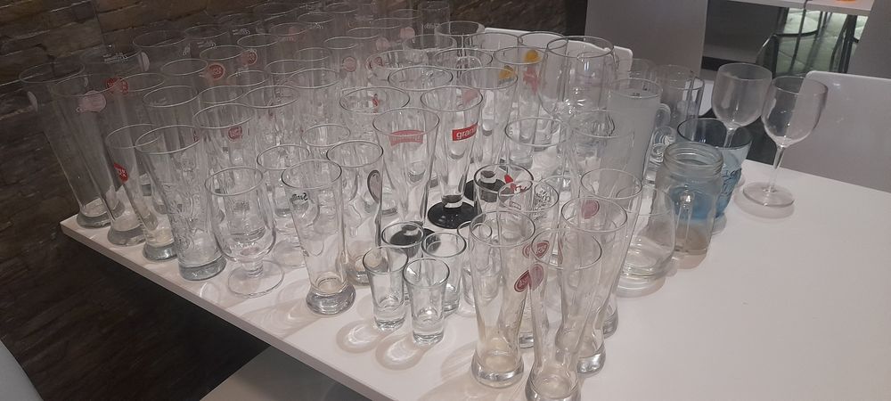 Conjunto de 94 copos e canecas