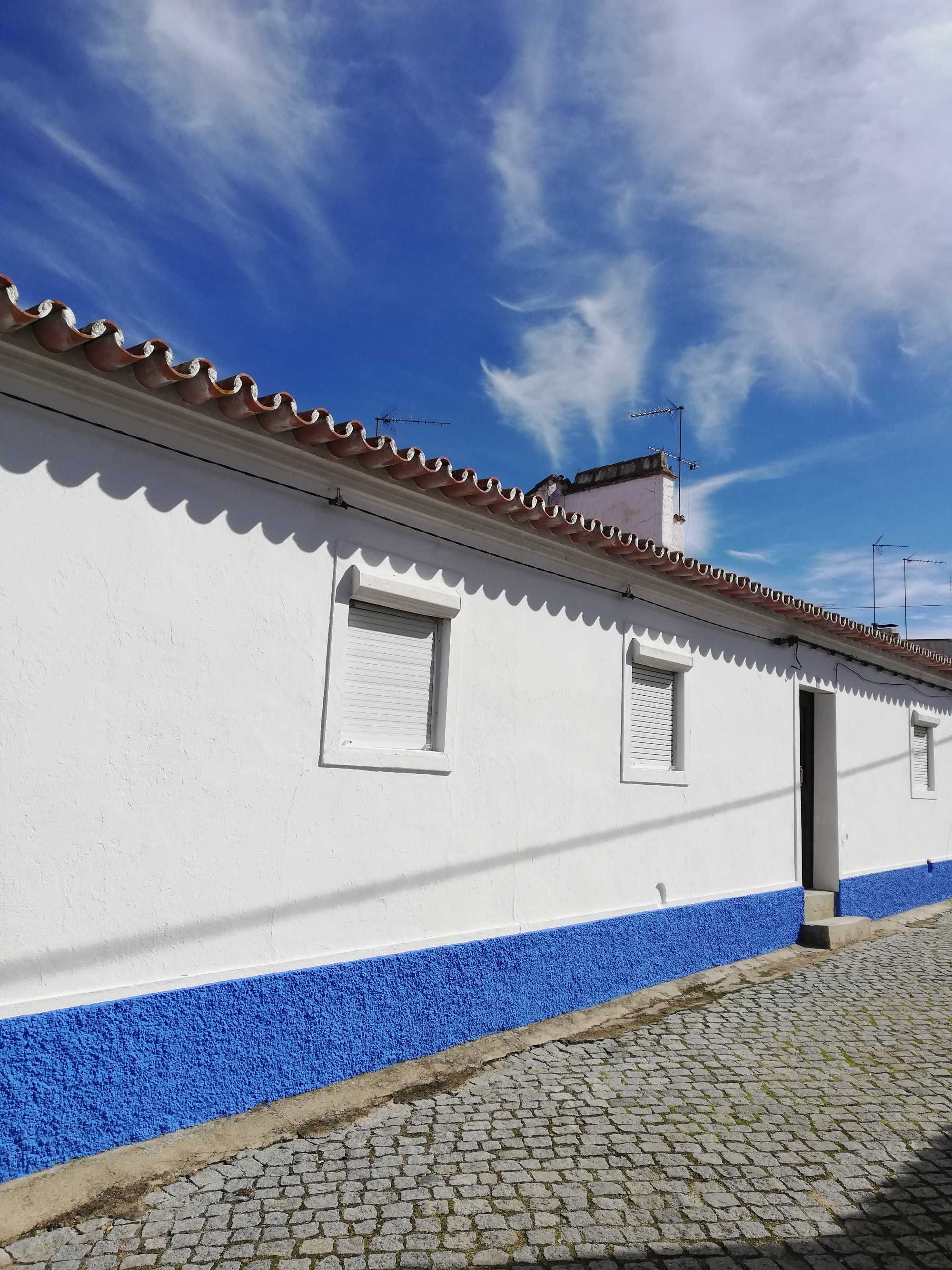 Vende se casa em vila