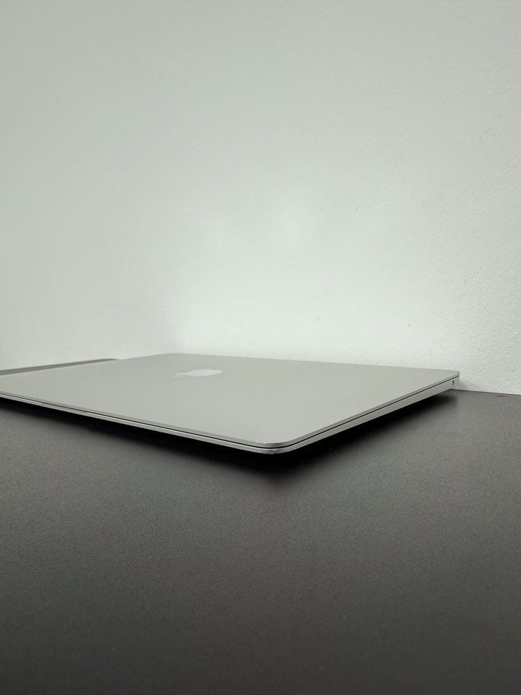 1 цикл Macbook Air 13 2019(2020) I5 8Gb | 128Gb • ГАРАНТІЯ > Ідеальний