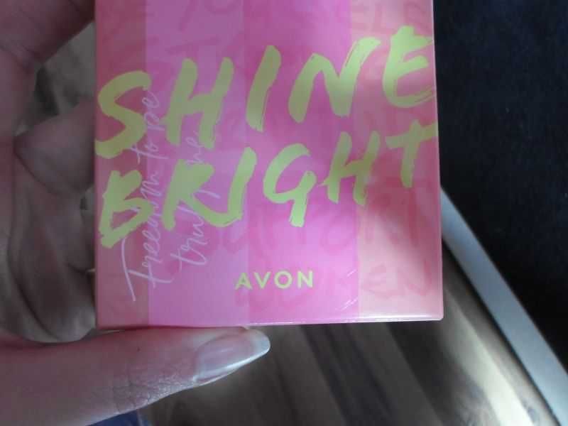Paletka cieni do powiek Avon Viva La Pink! 10,8g Shine Bright.