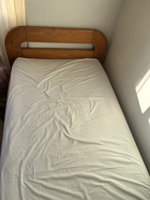 Cama individual em pinho 100x204x50 com colchao 96x200