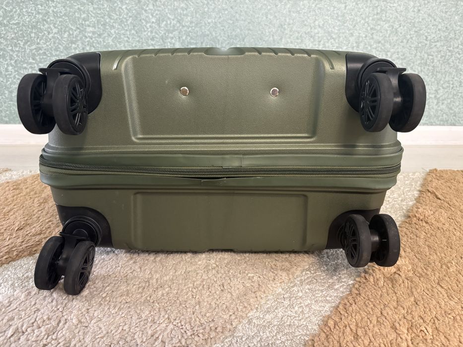 Продаж вализи на колесах розмір М