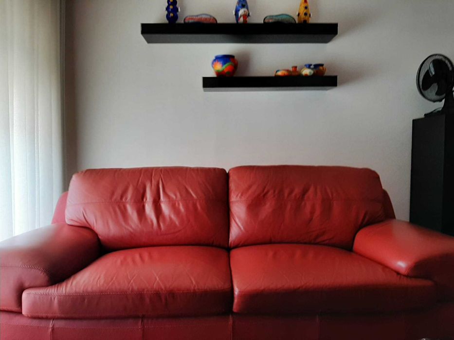 2 SOFÁS em muito bom estado de conservação.