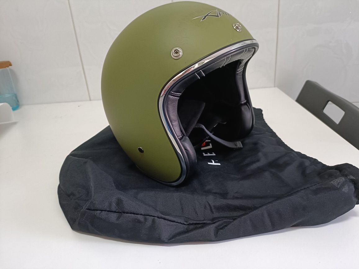 Capacete jet  em bom estado