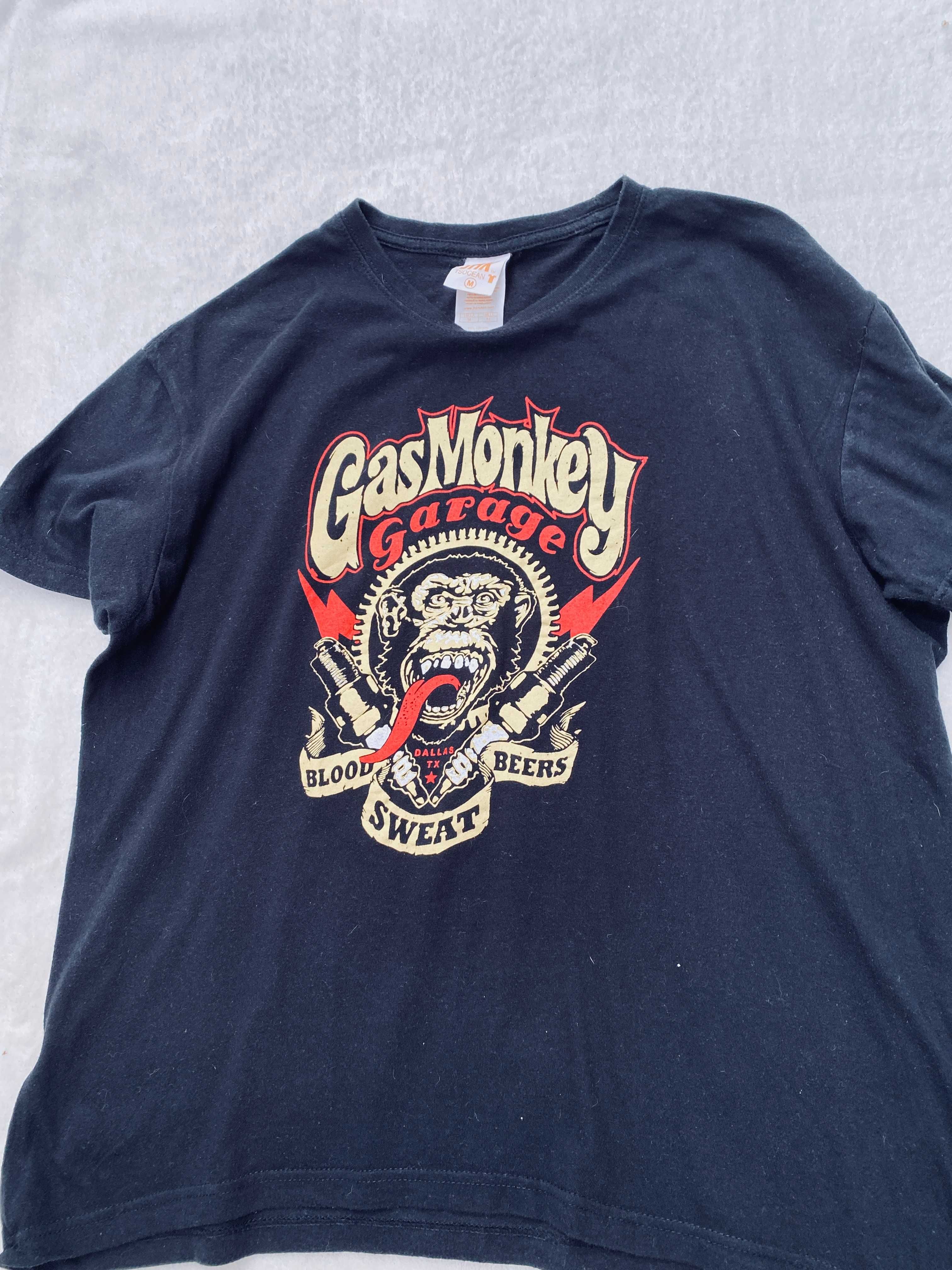 Czarny t-shirt z napisem GasMonkeyGarage – rozm. M