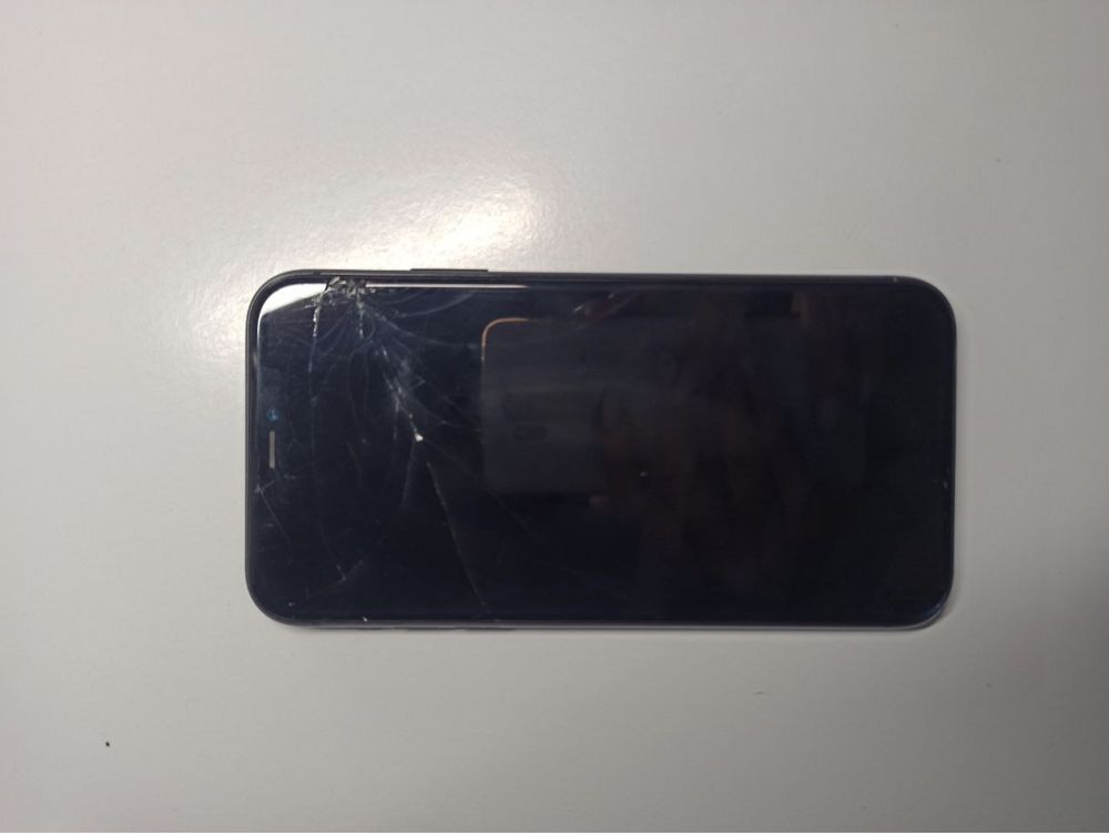 Iphone 11 чорного кольору