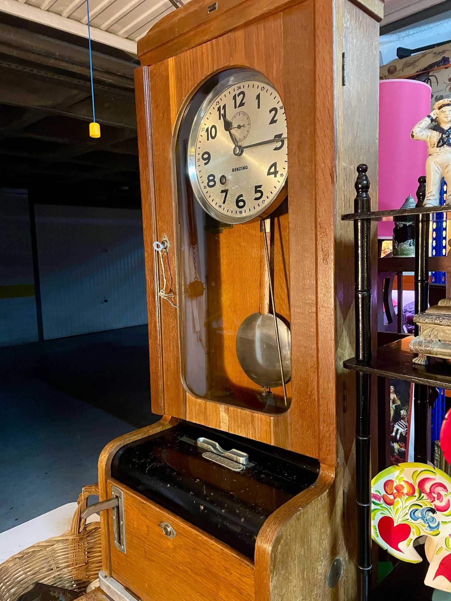 Relógio de ponto anos 30 – Benzing – Charles Hertig Lda.