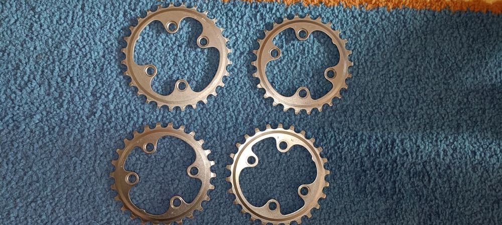 Vários pratos para pedaleiras