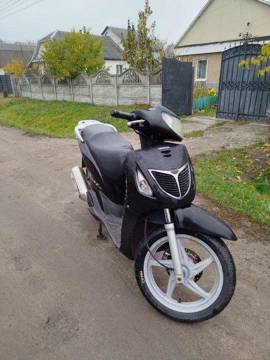 Honda SH 150 cc на повному ходу