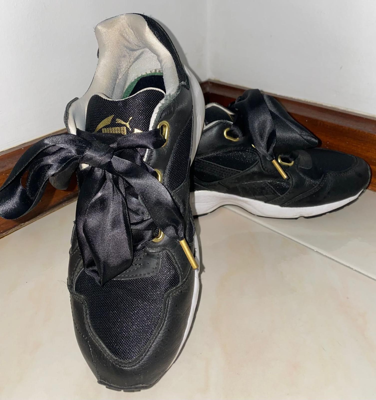 Sapatilhas originais marca Puma (como novas)Trinomic pretas\douradas.