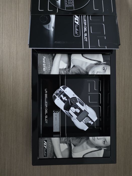 Fly Car Model Ford GT40 “La Belleza del Slot 2004” – Edição Limitada C
