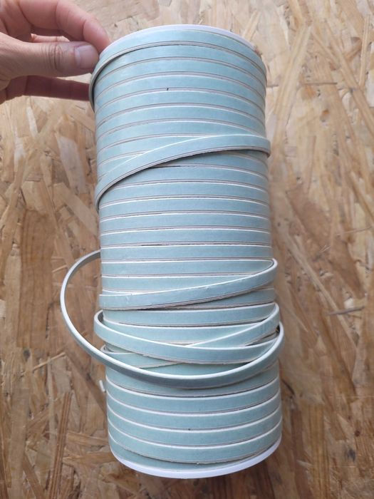 Uszczelka biała samoprzylepna 7mm/1mm