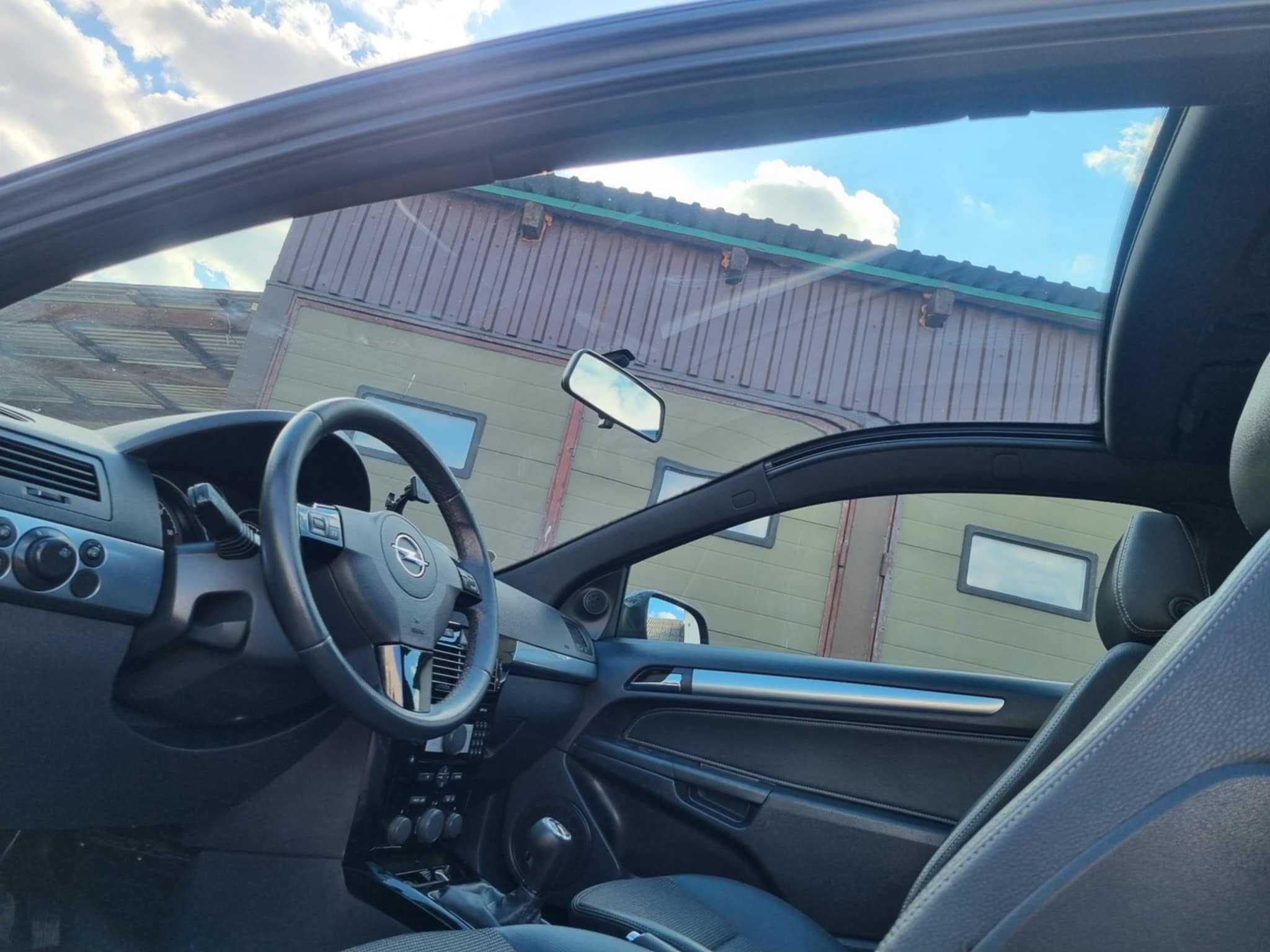 Opel Astra GTC 1,9 150kM Panorama poł skóry BiXenon