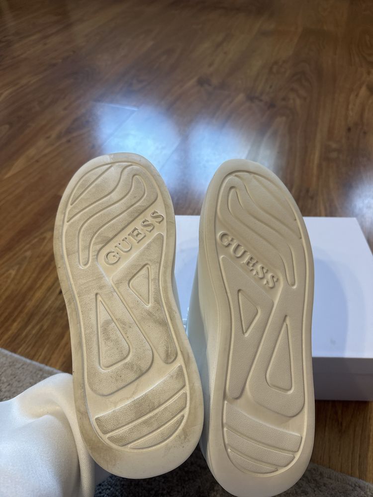 Sneakersy Nowe Guess rozmiar 40
