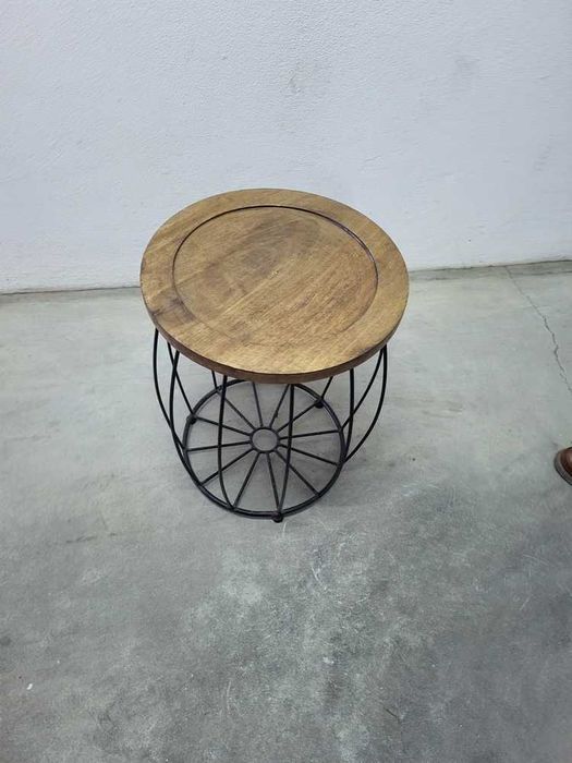 Mesa de Apoio com Estrutura em Metal