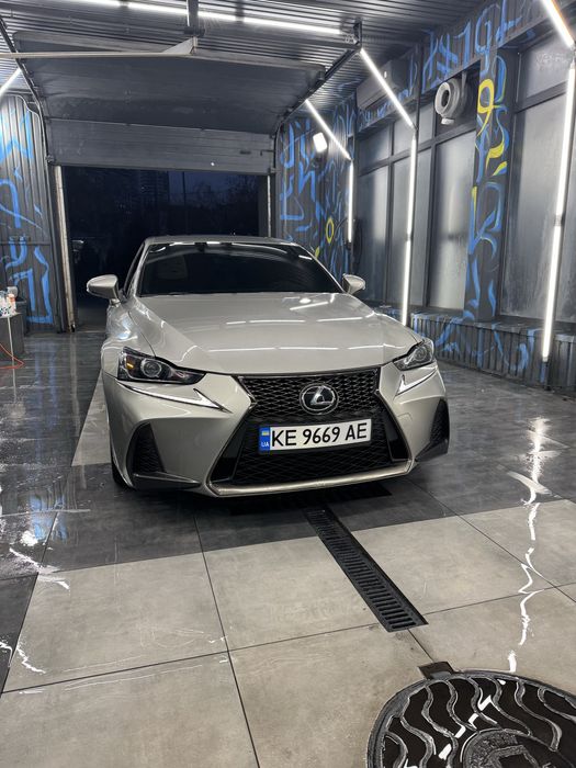 Lexus is 200t f-sport