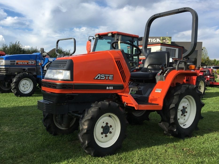 Traktorek ciągnik ogrodniczy komunalny sadowniczy Kubota Aste 4x4