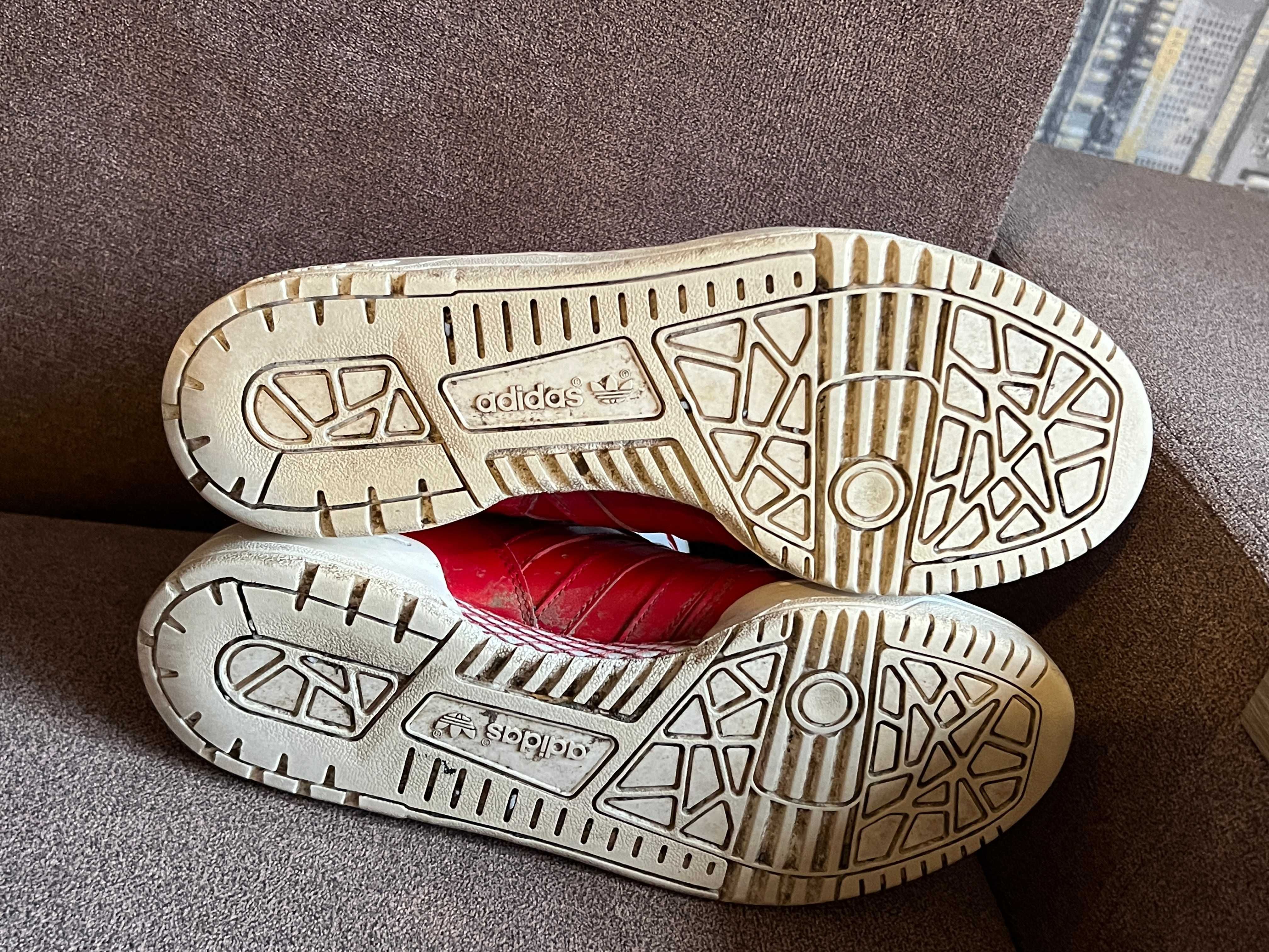 кроссовки Adidas Metro Attitude с логотипом сердце