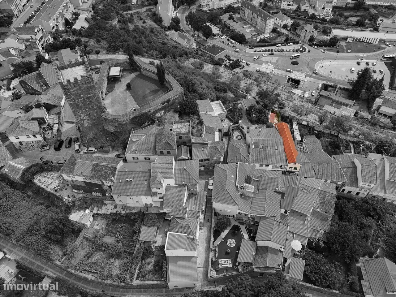 Moradia T3 | 4 Pisos | Logradouro | Castelo | Lamego