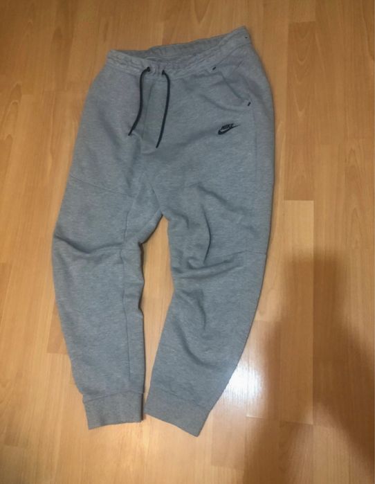 Szare spodnie nike tech fleece