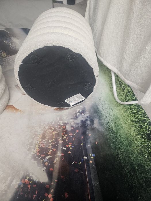 Dwie pufy tkanina boulce