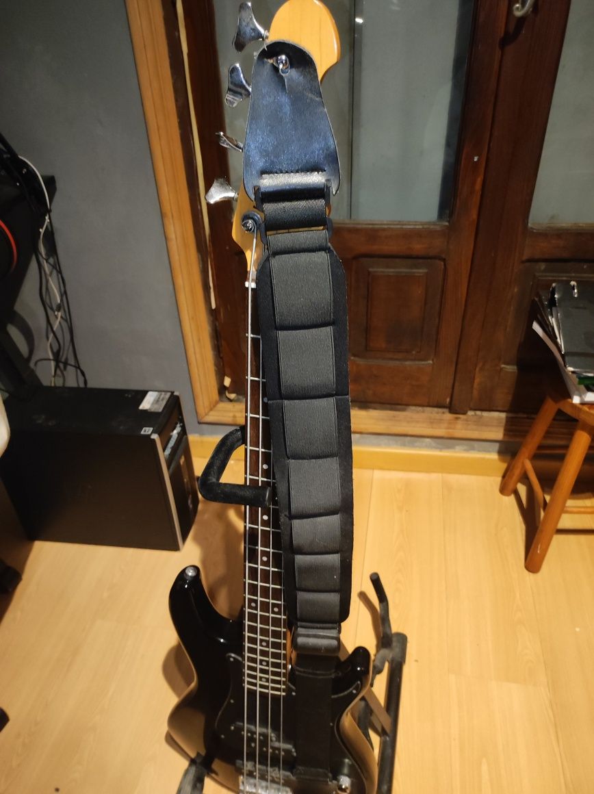 Guitarra baixo samick