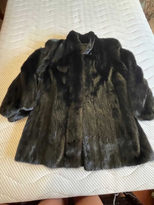 Casaco XL em Pele de Vison Preta – Luxo Atemporal