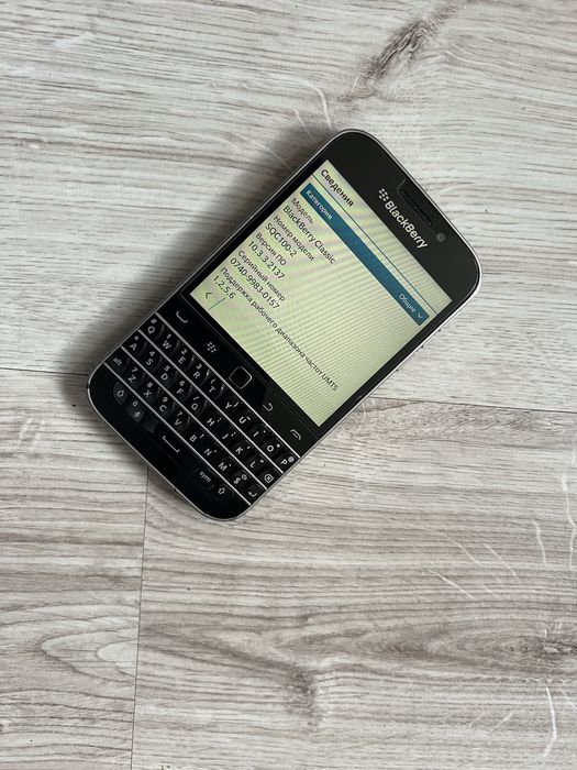 BlackBerry Classic смартфон 2/16 сенсорный