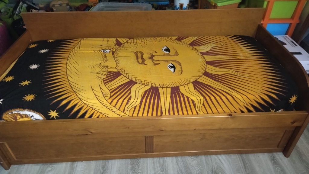 Mobília de quarto em pinho macisso